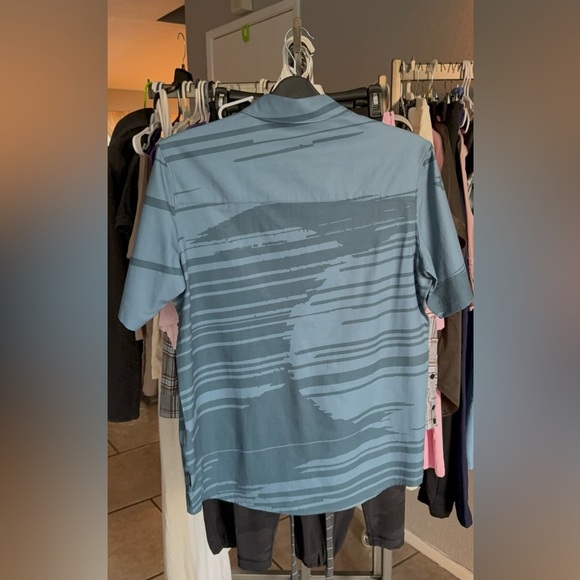 Oakley NEW WITH TAGS Men’s Tempo Print Button Down Shirt Size Medium - Picture 3 of 17